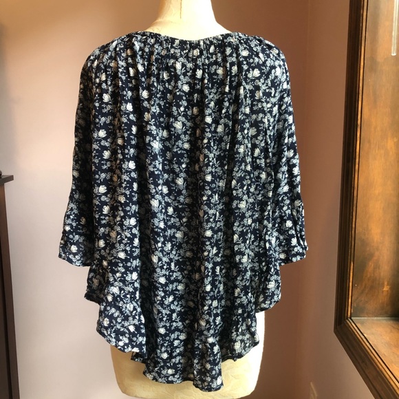 Ralph Lauren High Low Hem, Boho flowy, navy, floral top, size M - Picture 4 of 9